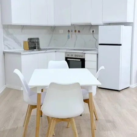 Aem 1 Bedroom Apt #8