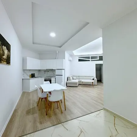 Aem 1 Bedroom Apt #8 *